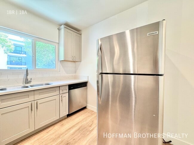 Building Photo - 859 S New Hampshire Ave