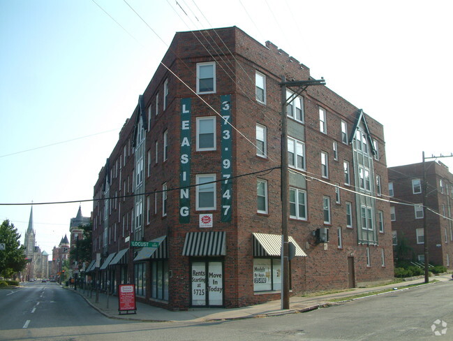 Foto del edificio - Woodburn Courtyard Apartments