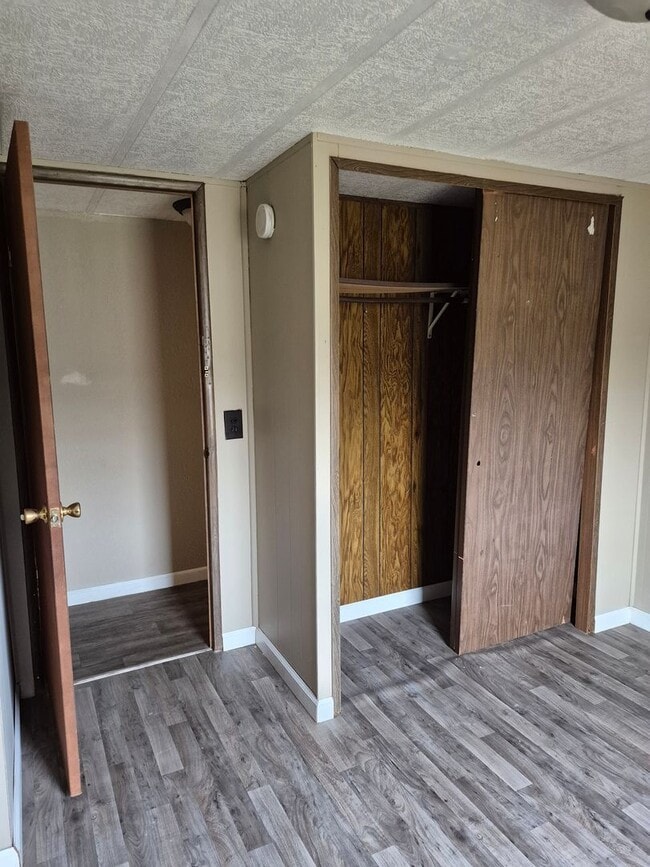 Building Photo - Rental