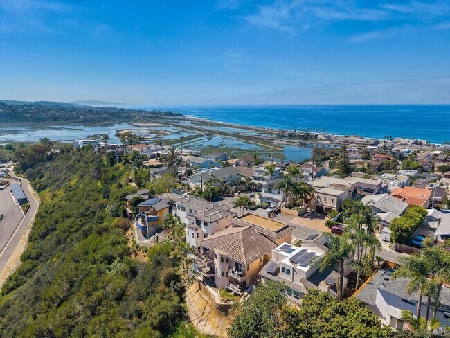 Foto del edificio - 2483 Oxford Ave