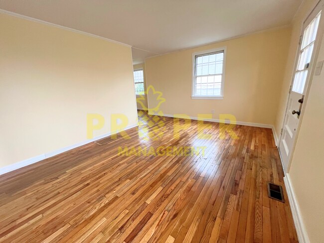 Building Photo - 4 bedrooms 2 bathrooms house for rent