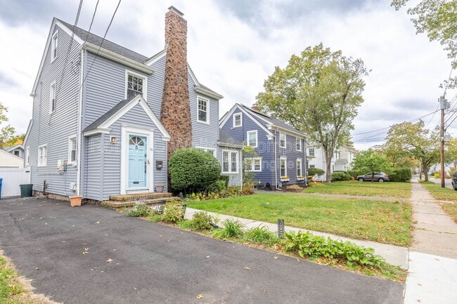 Building Photo - 76 Harmon St