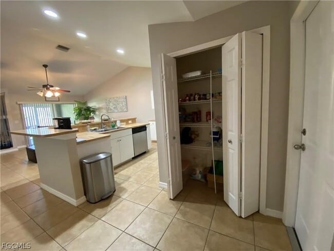 Building Photo - 4317 SW Santa Barbara Pl