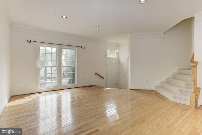 Building Photo - 434 Highland Ridge Ave