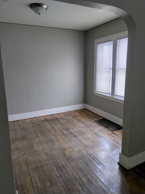 Building Photo - 19265 Riopelle St