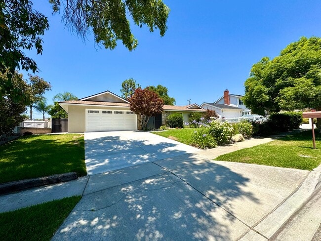Building Photo - Luxury Living Redefined – Fully Renovated ...