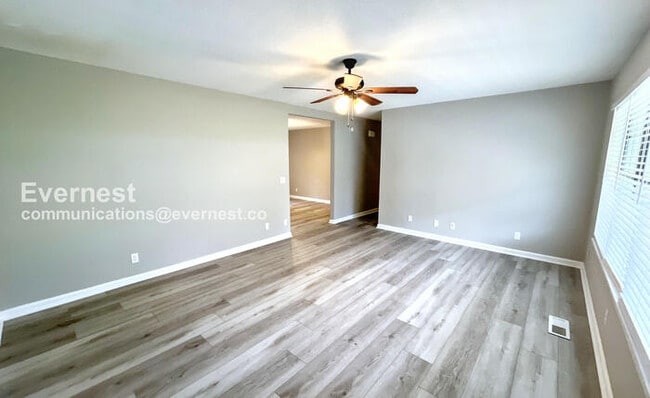 Foto del edificio - 107 Laferry Ln