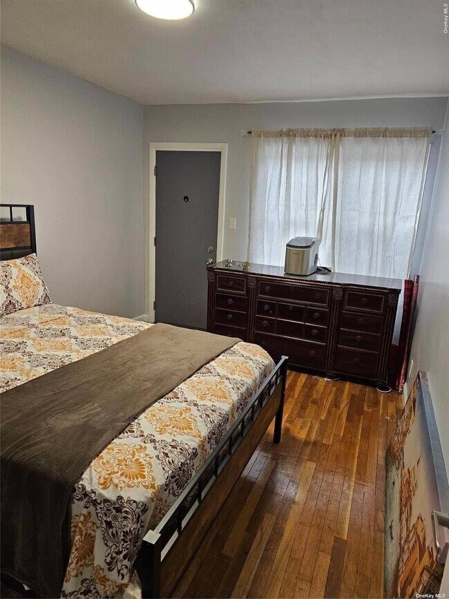Foto del edificio - 926 E 103rd St