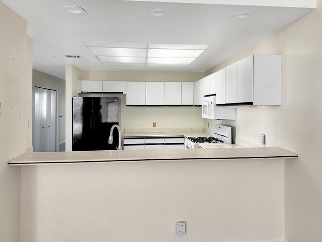 Foto del edificio - 2601 S Broadmoor Dr