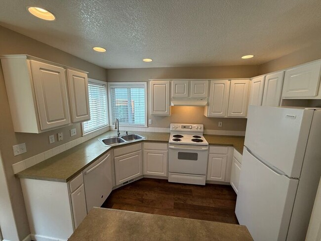 Building Photo - 3911 Pringle Creek Ct SE