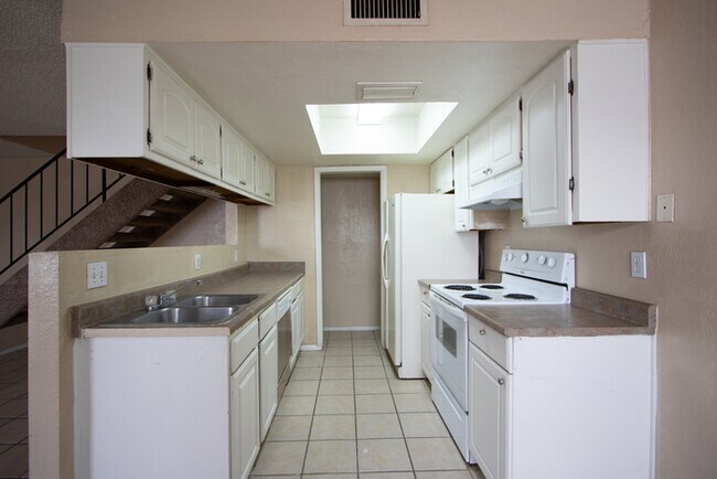 Building Photo - 2625 W OCOTILLO RD UNIT 2, PHOENIX AZ