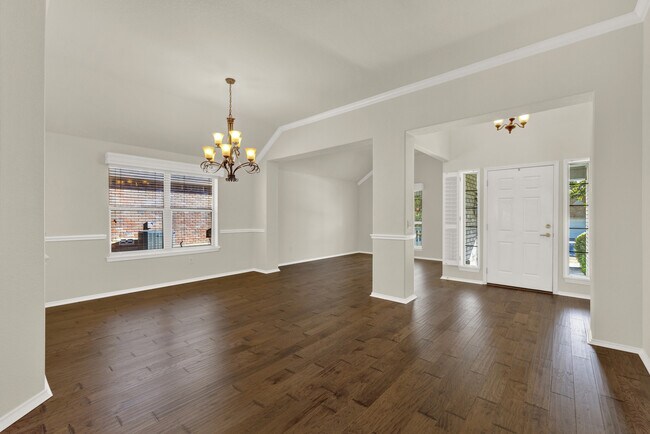 Building Photo - 211 Peach Tree Ln