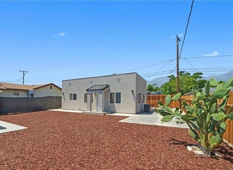 Foto principal - 1451 E 9th St