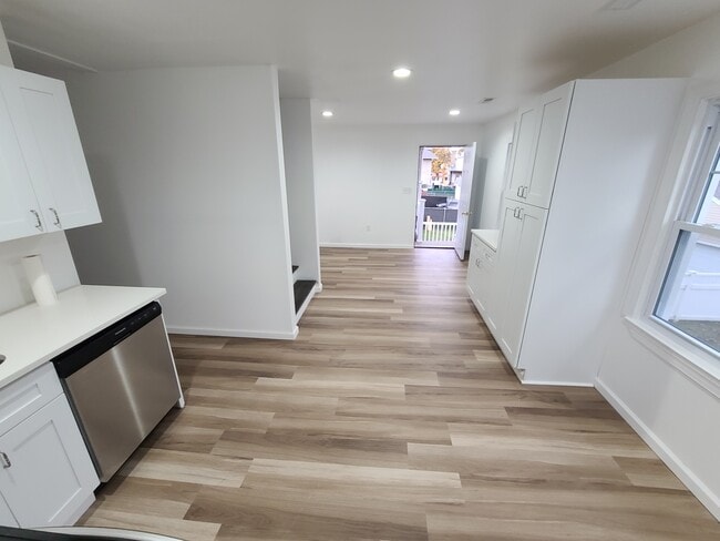 Building Photo - 21 S Harwood Ave