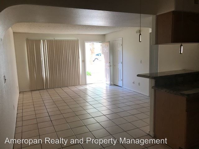 Building Photo - 1632 N Torrey Pines Dr