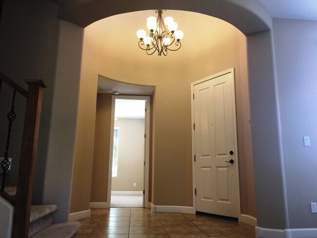 Foto del edificio - Chandler 5 Bed, 3 Bath + Bonus Room Office/Den