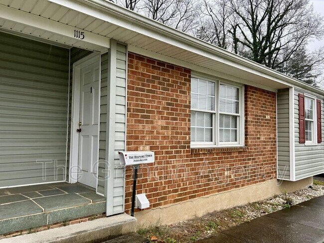 Foto del edificio - 1115 Mountain View Rd