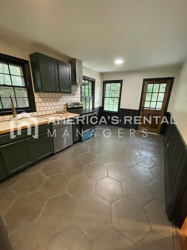 Building Photo - MOVE-IN SPECIAL!!! - Home For rent In East Lake!!! - Sign a lease by 3/15 to receive HALF OFF YOU...
