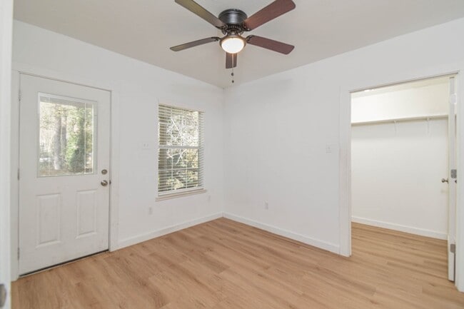 Building Photo - 5880 Beech Dr