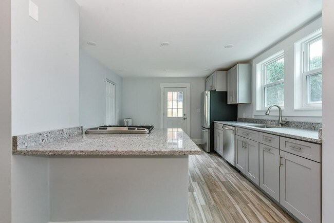 Kitchen - 41 Glenwood Rd