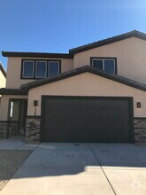 Building Photo - 499 530 W