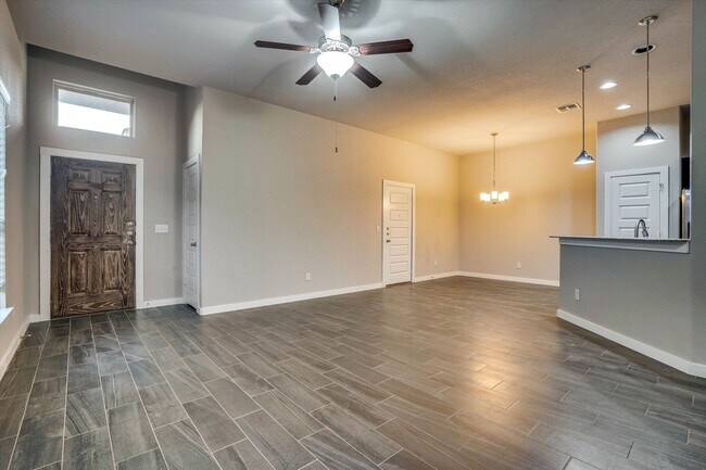 Building Photo - BEAUTIFUL 3 BEDROOM TOWNHOUSE LOCATED IN BASTROP, TEXAS!