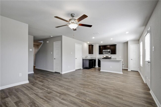 Building Photo - 522 Wild Olive Way