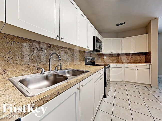 Foto del edificio - 1315 NE 203rd St