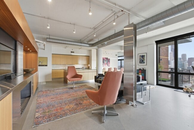 Building Photo - 1530 S State St