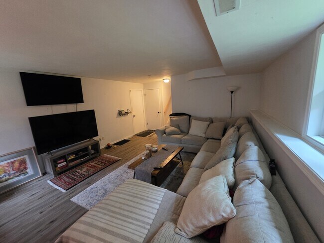 Sala de prensa - 2905 Maple Grove Dr