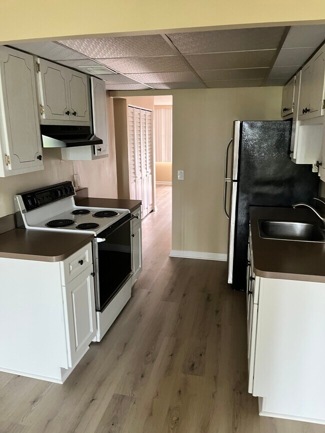 Cocina - 4880 Locust St NE