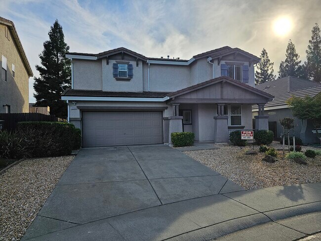 Building Photo - 2204 Arnold Dr