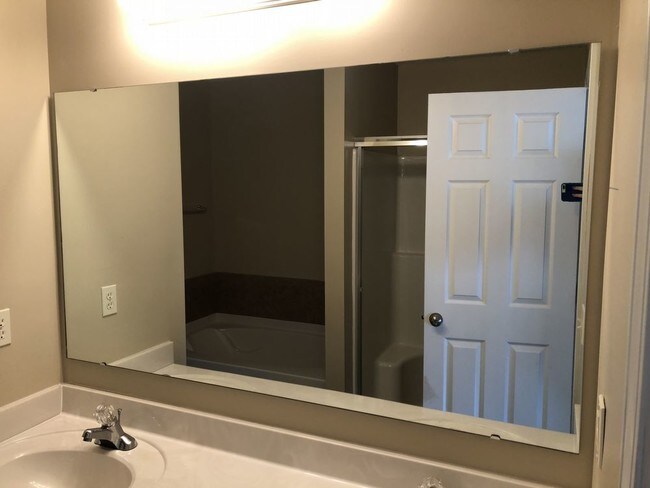 Building Photo - So FRESH and so CLEAN