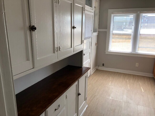 Foto del edificio - 4645-51 North Elston