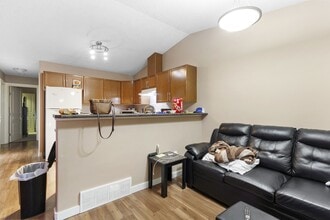Building Photo - 9302 93 St