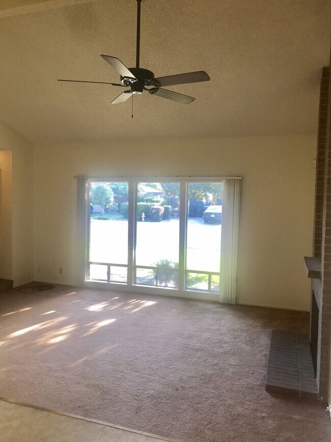 Building Photo - 6770 Havenside Dr