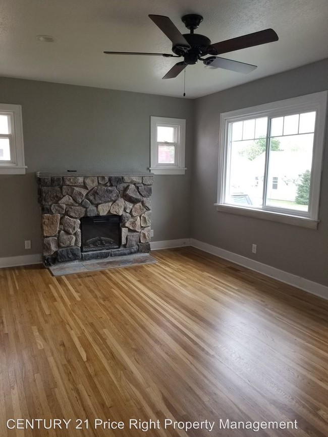 Foto del edificio - 4 br, 2 bath House - 1016 N Street