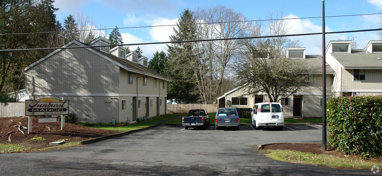 Primary Photo - Sunburst Manor