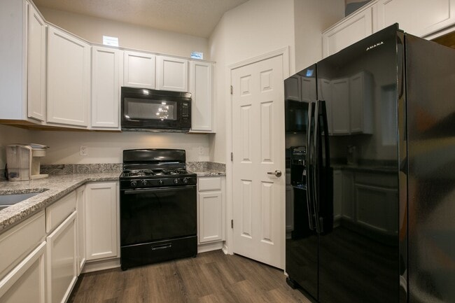 Building Photo - North Valley Townhome