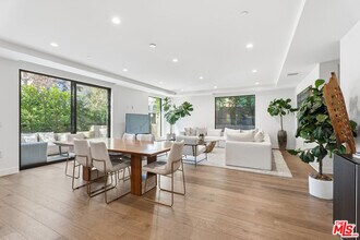 Building Photo - 725 Croft Ave