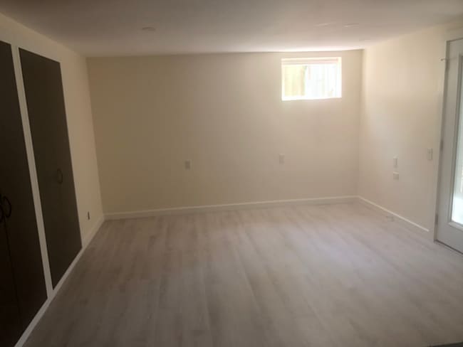 2 closets - 17 San Gabriel Dr