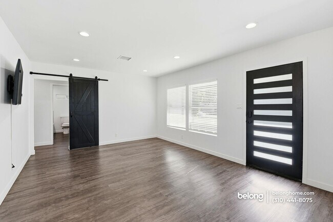 Foto del edificio - 17055 Gault St