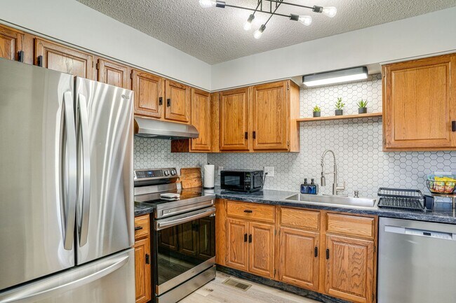 Foto del edificio - Spacious 2BR Home Near JMU –