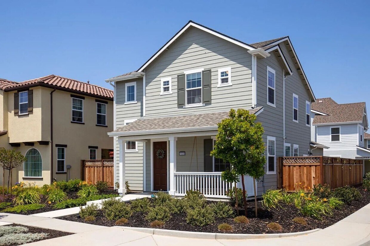 Primary Photo - Beautiful Three Bedroom Home in East Garrison