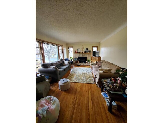 Foto del edificio - 2488 Chatsworth St N