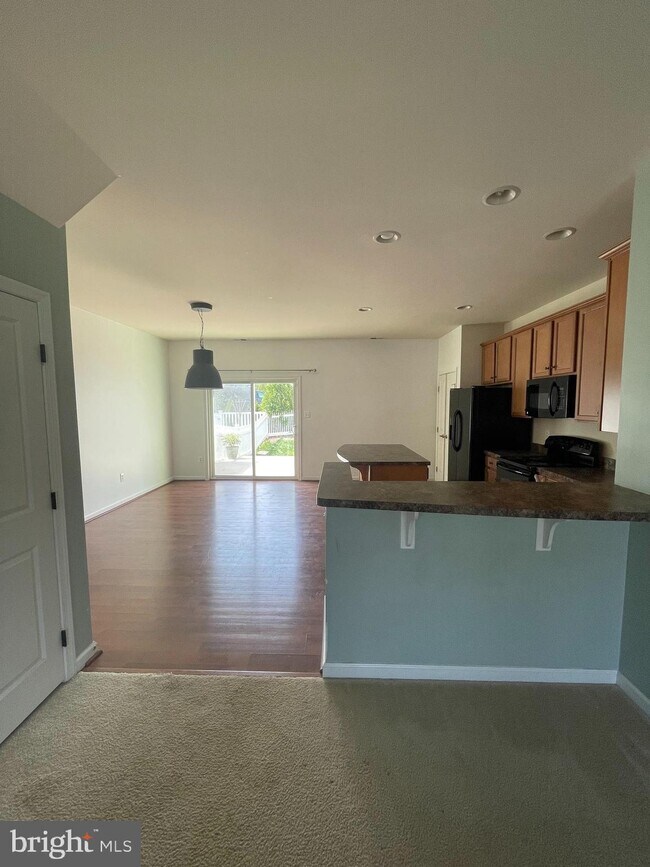 Building Photo - 23 Streamside Pl