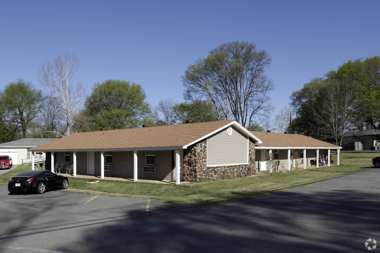 Primary Photo - 420 South Rd