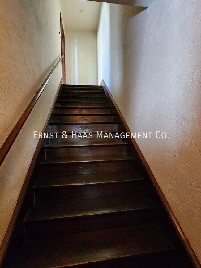 Foto del edificio - 528 N Kenmore Ave