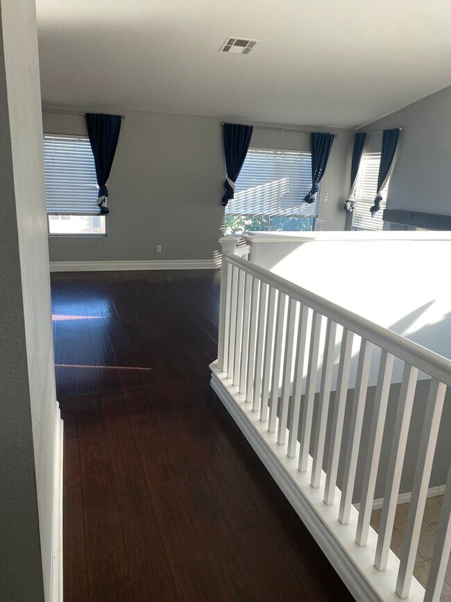 Foto del edificio - 823 Viewpointe Ln