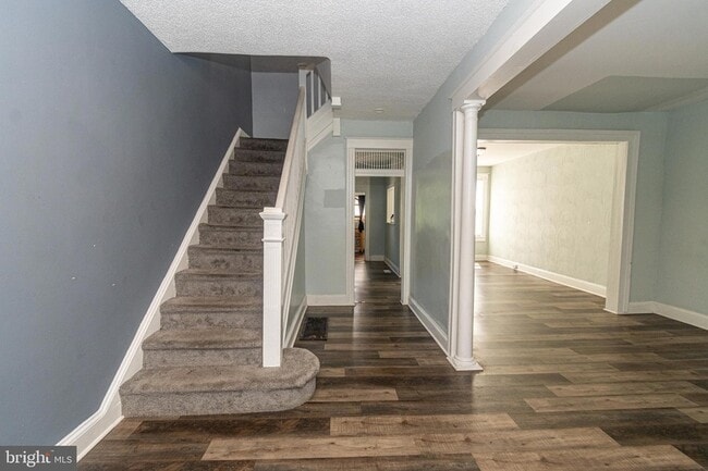 Building Photo - 409 Edgewood St